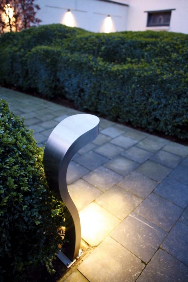 Enjoy the garden with decorative garden lights at night