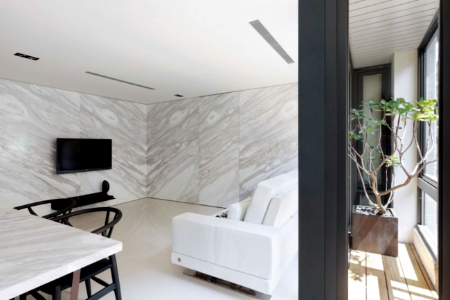 Marble shapes the creation of a small apartment in Taiwan