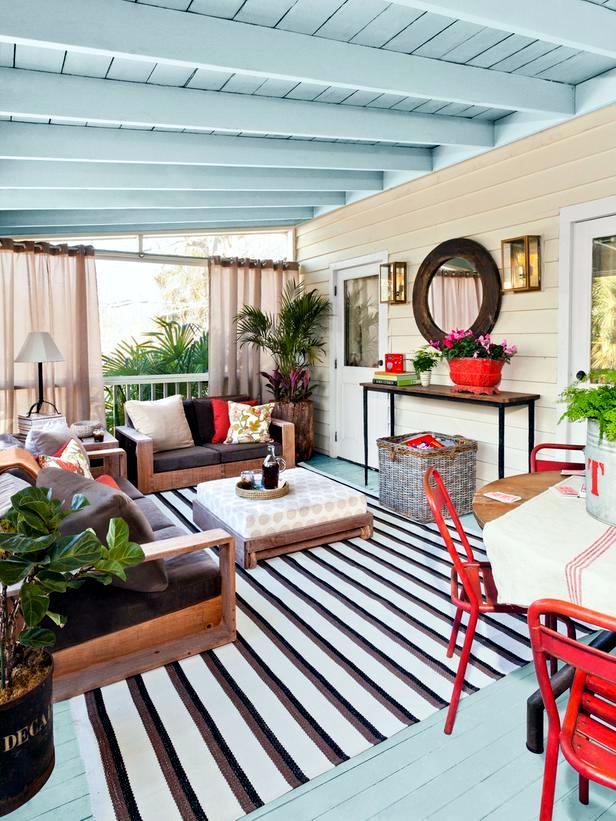 The wooden house covered porch - decorating ideas and design tips
