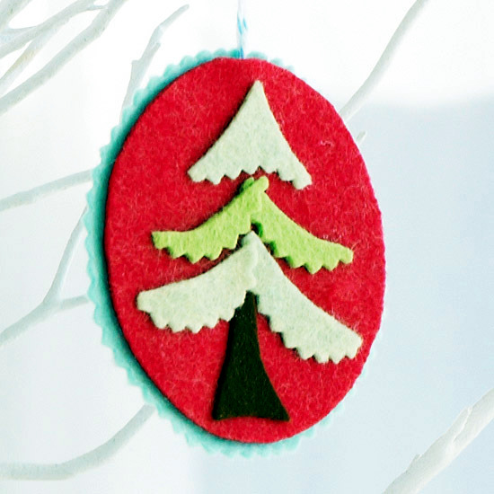 Fiddling Christmas tree decorations - 29 ideas for trailers felt