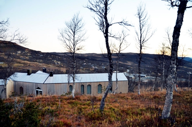 Modern wooden house in Norway offers a breathtaking panorama of mountains