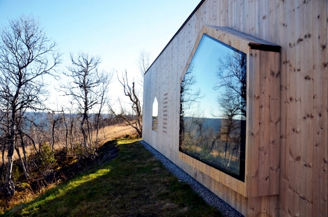 Modern wooden house in Norway offers a breathtaking panorama of mountains