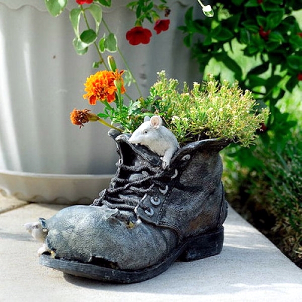 Plantar old shoes again - Ideas for home garden planters