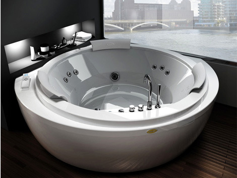 19/4 bath with a modern design and rich features