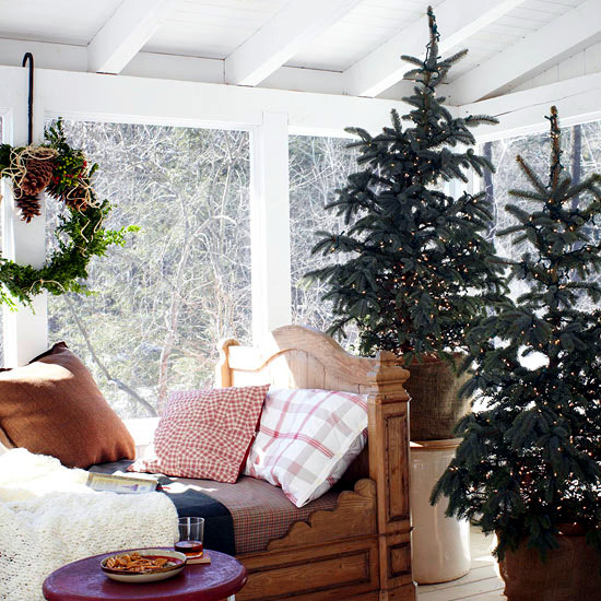 Ideas for a brightly decorated Christmas tree with striking details