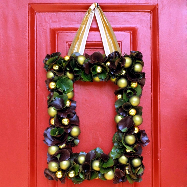 Make a Christmas wreath and decorate with natural materials