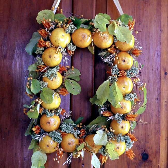 Make a Christmas wreath and decorate with natural materials