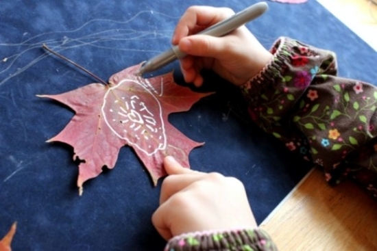 Colorful autumn decoration - Fresh Ideas with leaves to make your own