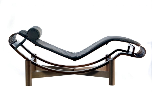 A lounge chair outdoors designed finally made in 1940