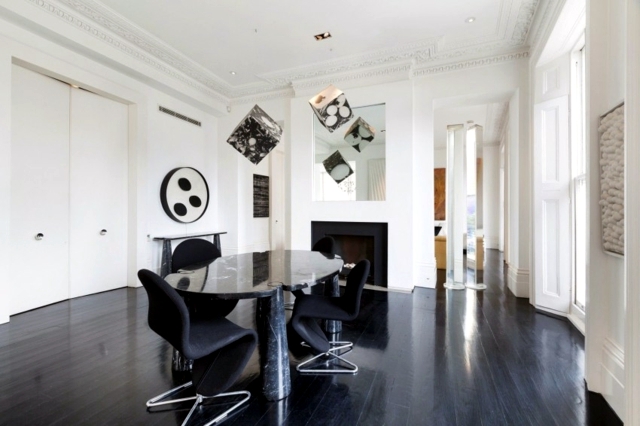Apartment in London, with an eclectic interior in black and white