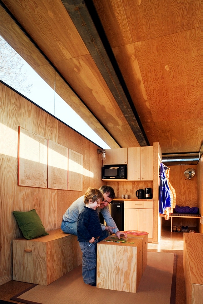 Modern wheeled cabins offer a cozy atmosphere and mountain panorama