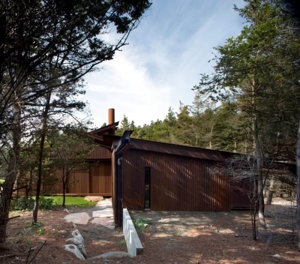 House of wood and steel that offers live in harmony with nature