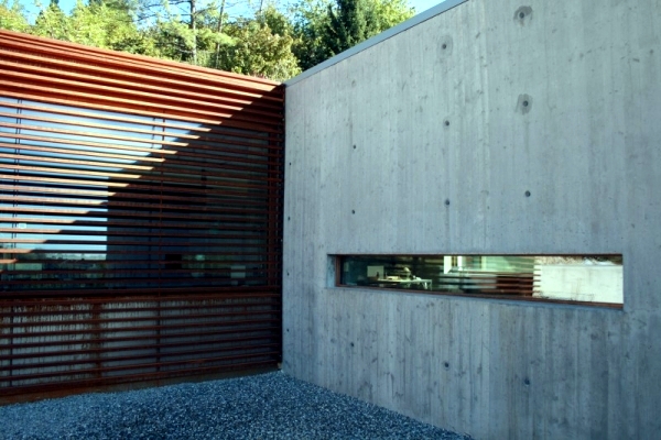 Modern concrete house house YF: L means Architetti nature