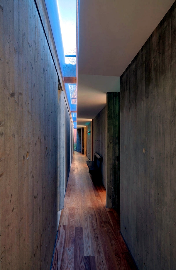 Modern concrete house house YF: L means Architetti nature