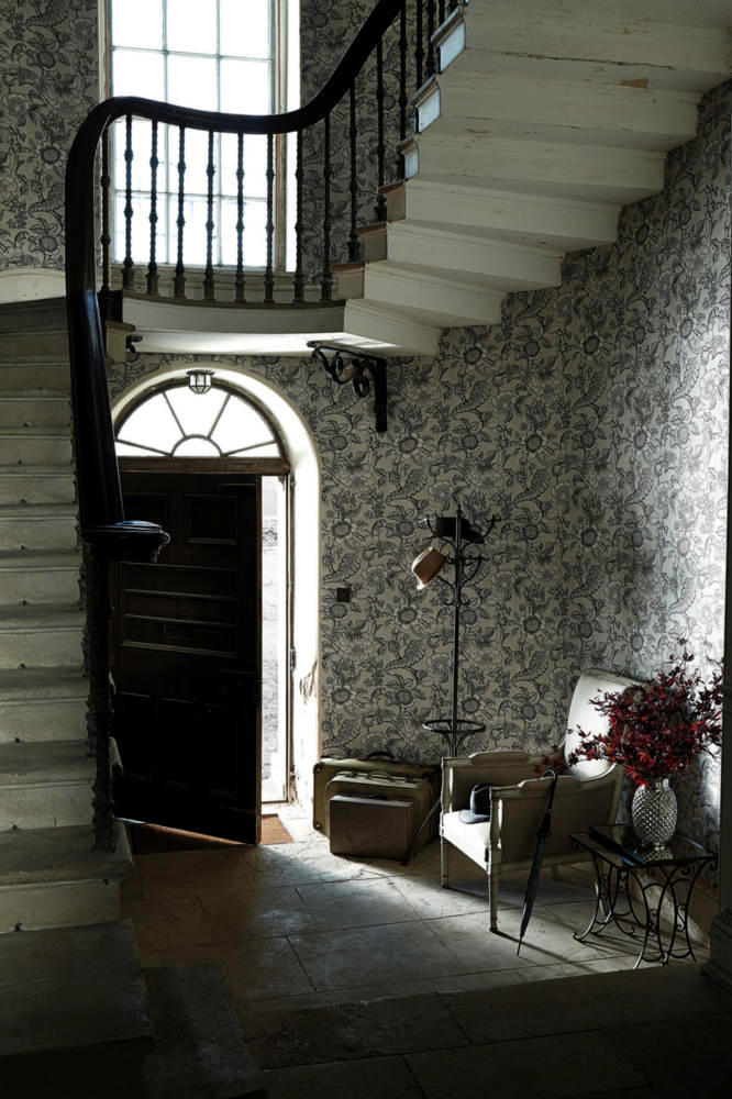 Entrance Hall & Cloakroom Entrance Hall & Cloakroom