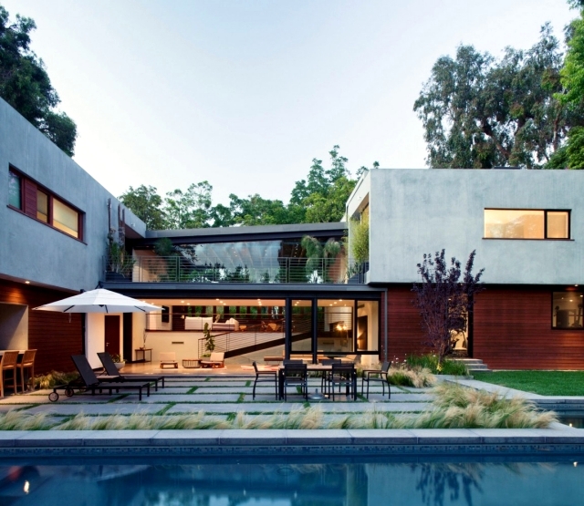 Modern House in Los Angeles surrounded by a charming landscape
