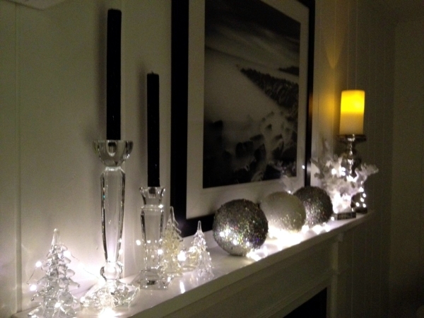 Decorate happily coats - Ideas for Christmas decorations for the fireplace