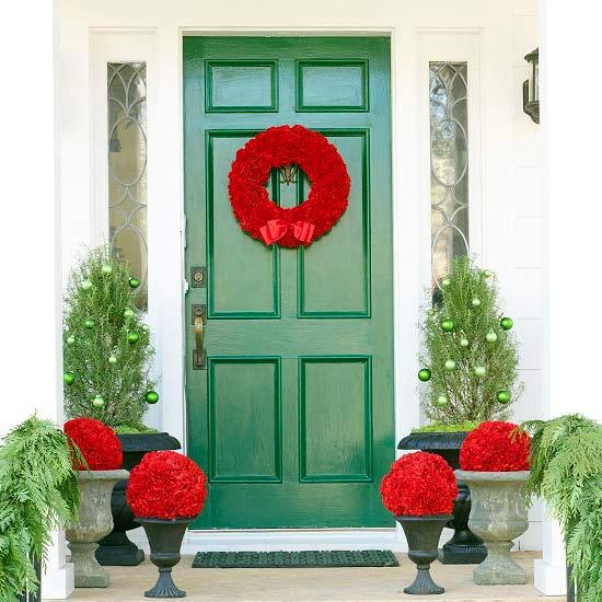 The entrance festive decorating ideas for Christmas decorations