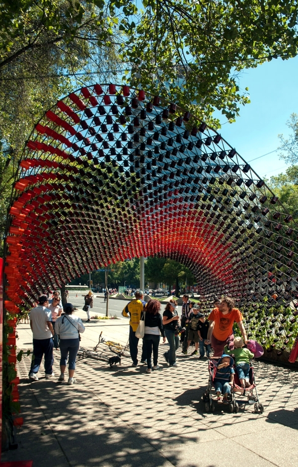 An art in 1500 Nescafe Mugs installed in Mexico City