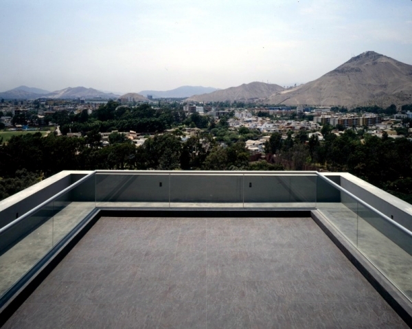 Modern house in a pending purchase beautiful views of Lima