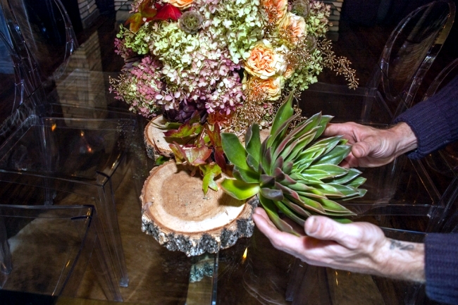 Autumn flower arrangement creates itself - Decorate the table fall