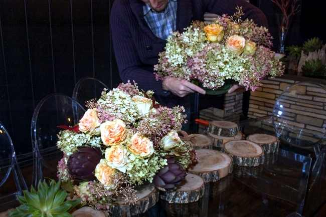 Autumn flower arrangement creates itself - Decorate the table fall