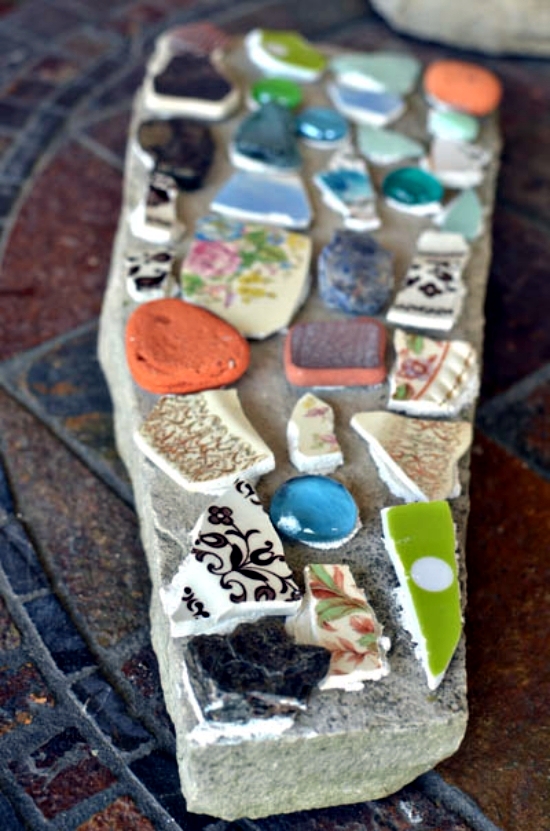 Stepping Stones with mosaic pattern - easy craft idea to make your own