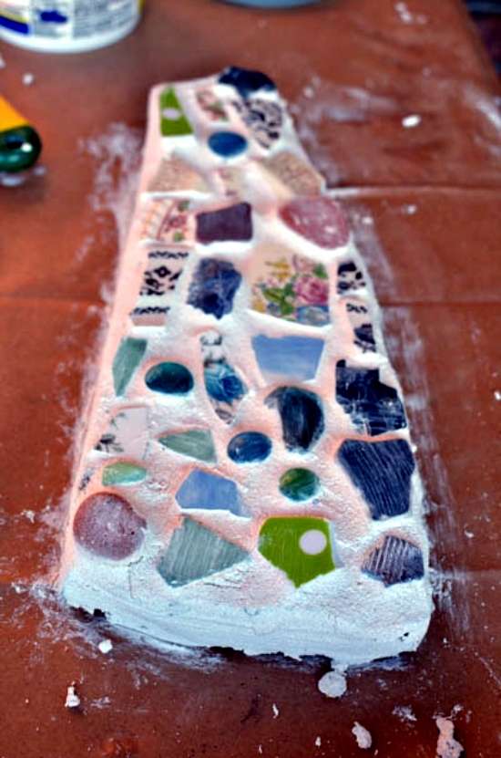 Stepping Stones with mosaic pattern - easy craft idea to make your own
