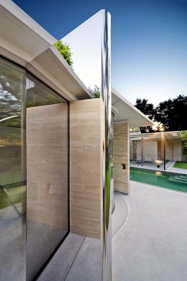 House made of concrete and glass - fascinating minimalist architecture