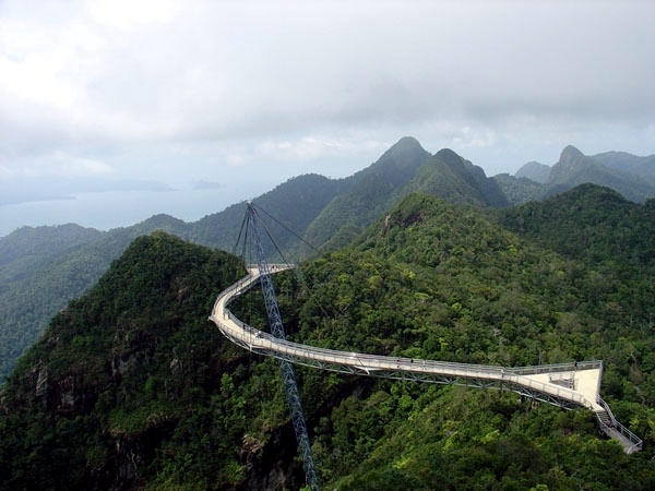 15 of the most spectacular and beautiful bridges in the world that inspire