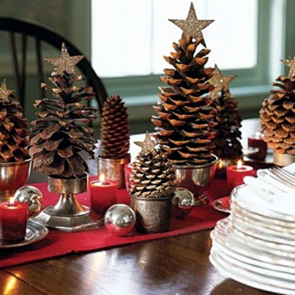 Organize large Christmas decoration with traditional decor items