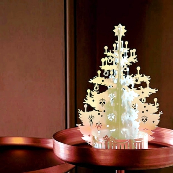 Organize large Christmas decoration with traditional decor items