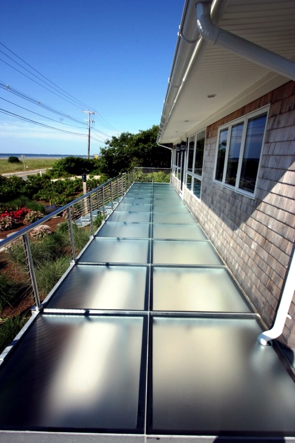 Roof and floor properties and advantages of glass insert out