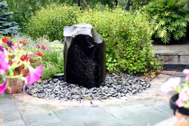 Garden stone fountain - 25 ideas for decorative fountains
