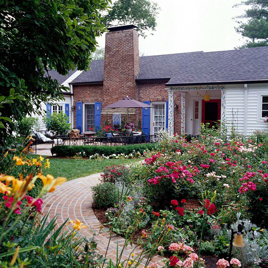 Examples of front garden design and planning family homes