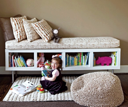Make and decorate a hug and a reading corner in the nursery