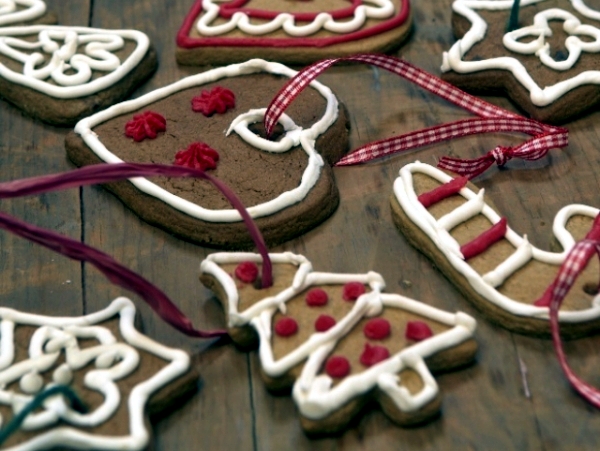 Ideas for arrangements with festive Christmas cookies and gingerbread