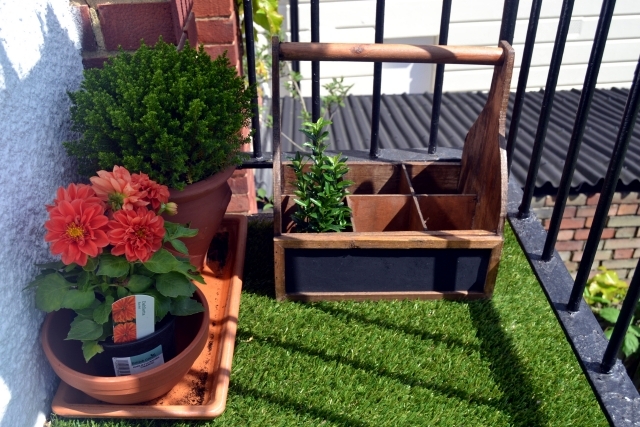 The synthetic grass for balcony and terrace - Easy to clean and green all year round