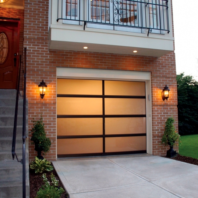 Select modern garage door - With a design that fits well at home