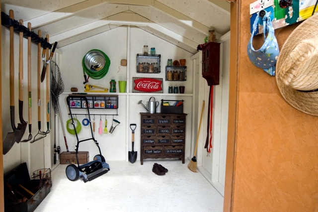 Garden tools and garden accessories - Tips for storage and maintenance