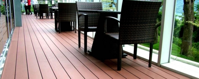 The wooden floor and balcony appearance and weather resistance