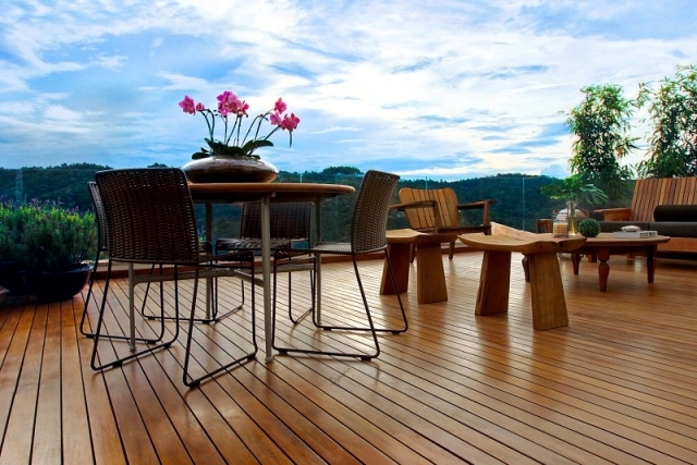 The wooden floor and balcony appearance and weather resistance