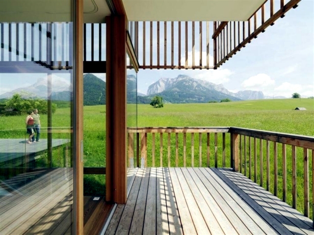 The wooden floor and balcony appearance and weather resistance