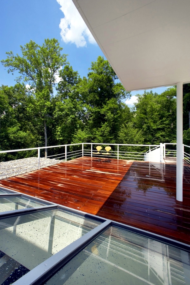 The wooden floor and balcony appearance and weather resistance