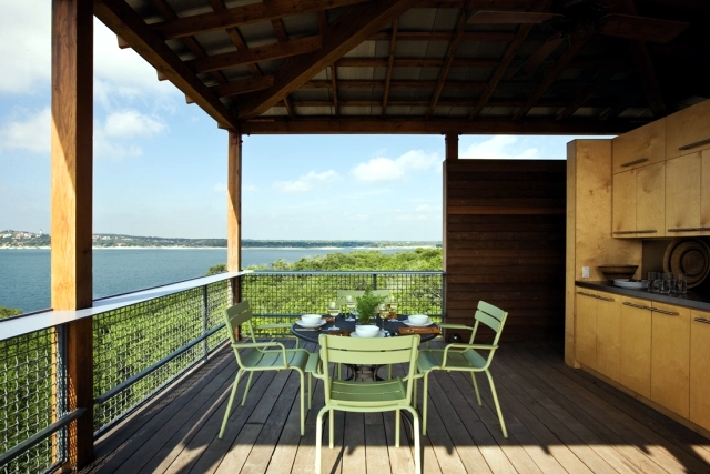 The wooden floor and balcony appearance and weather resistance