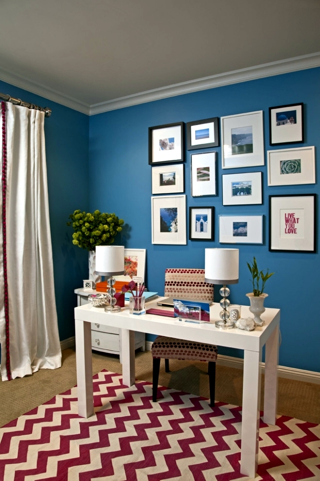 Located 20 examples of how accents bright multicolored carpet in the room