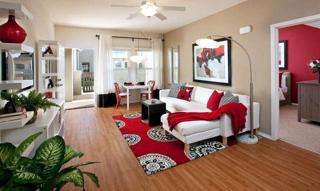 Located 20 examples of how accents bright multicolored carpet in the room