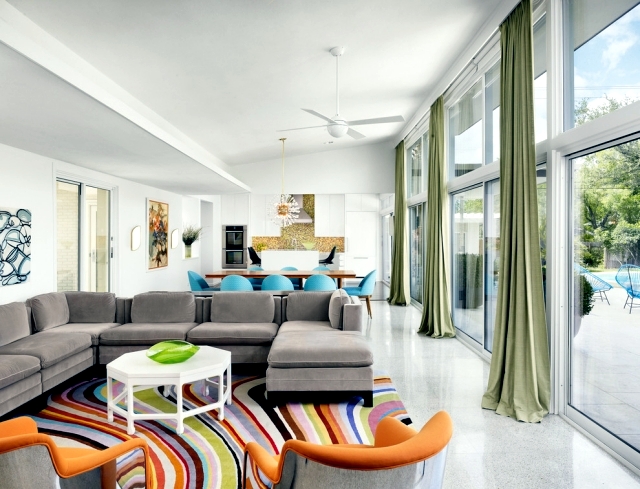 Located 20 examples of how accents bright multicolored carpet in the room