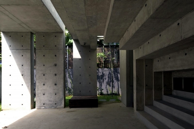 A modern concrete CHANG Architects
