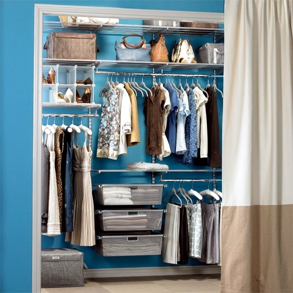 Ideas for the open closet in the room - how to hide?